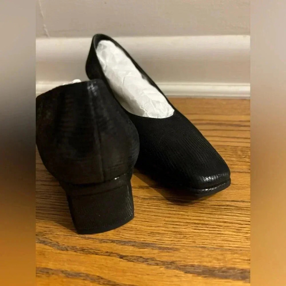 Stuart Weitzman Black Leather Heels - Picture 5 of 9